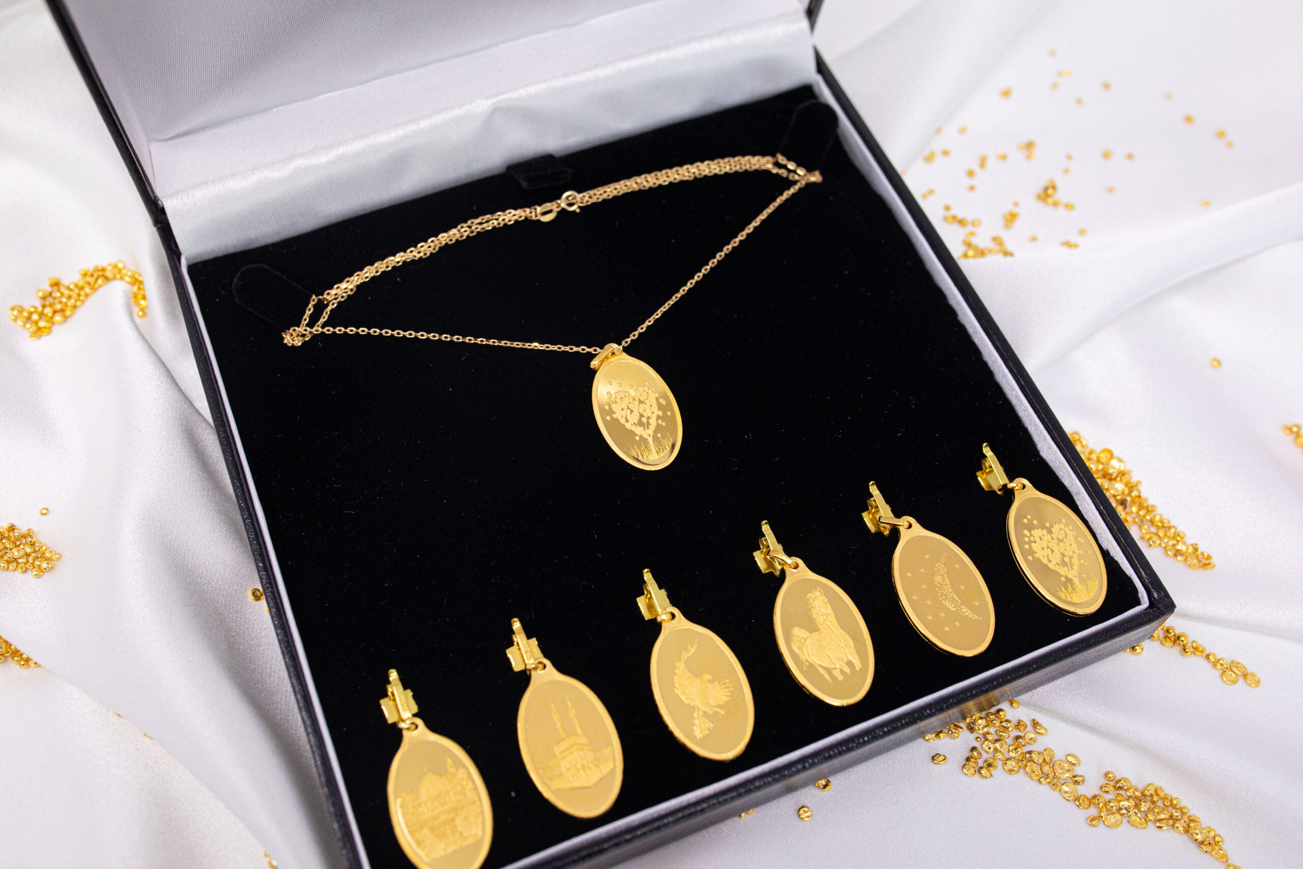 SAM Gold 24K Oval Pendant 999.9 Purity